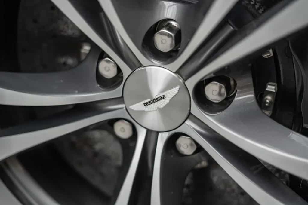 Aston Martin V12 Vantage *Manual / Aston Martin Service* 09/2009-photo-41