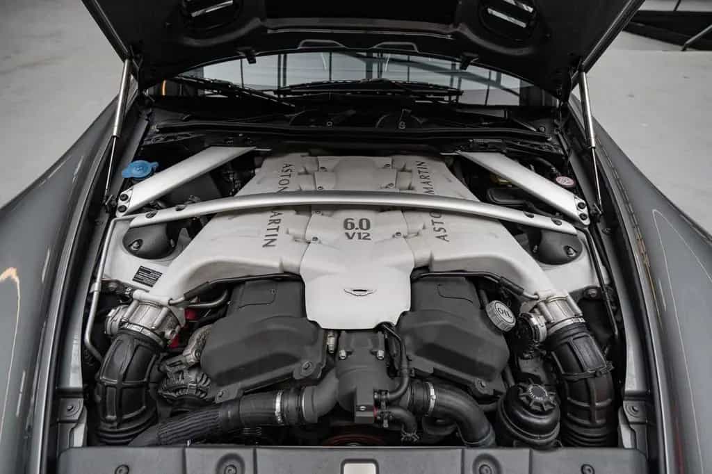 Aston Martin V12 Vantage *Manual / Aston Martin Service* 09/2009-photo-42