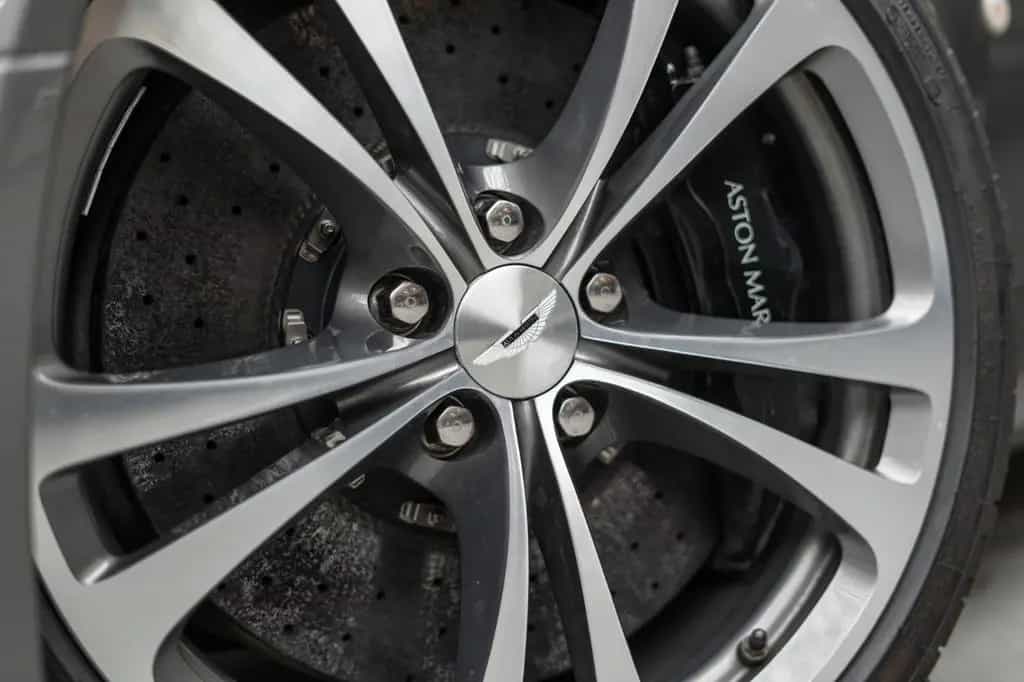 Aston Martin V12 Vantage *Manual / Aston Martin Service* 09/2009-photo-44