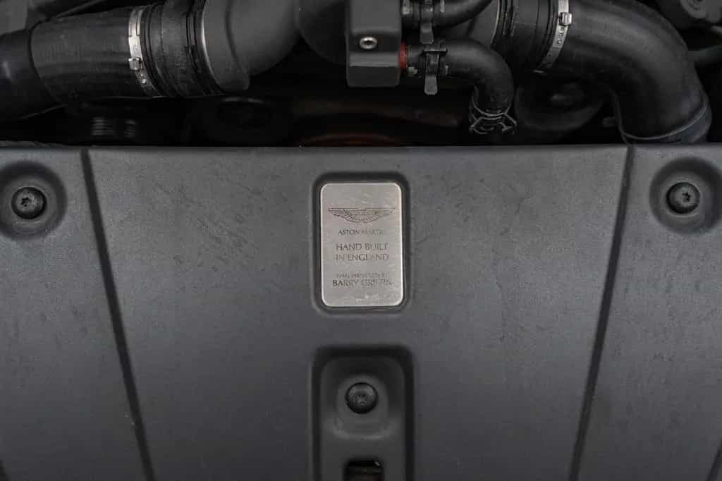 Aston Martin V12 Vantage *Manual / Aston Martin Service* 09/2009-photo-45