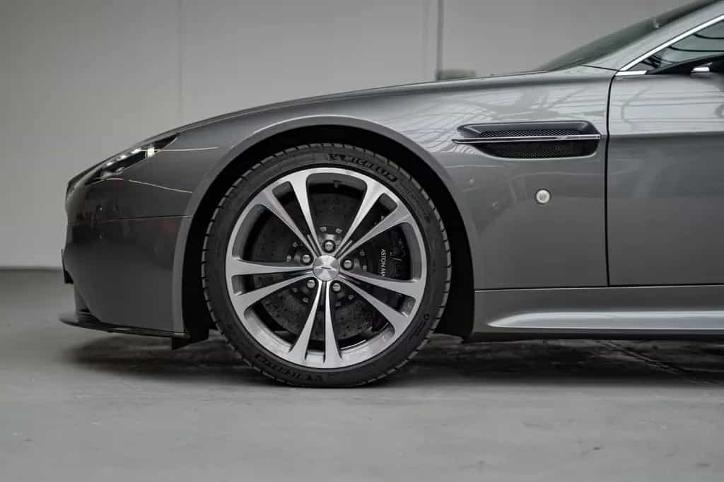 Aston Martin V12 Vantage *Manual / Aston Martin Service* 09/2009-photo-6