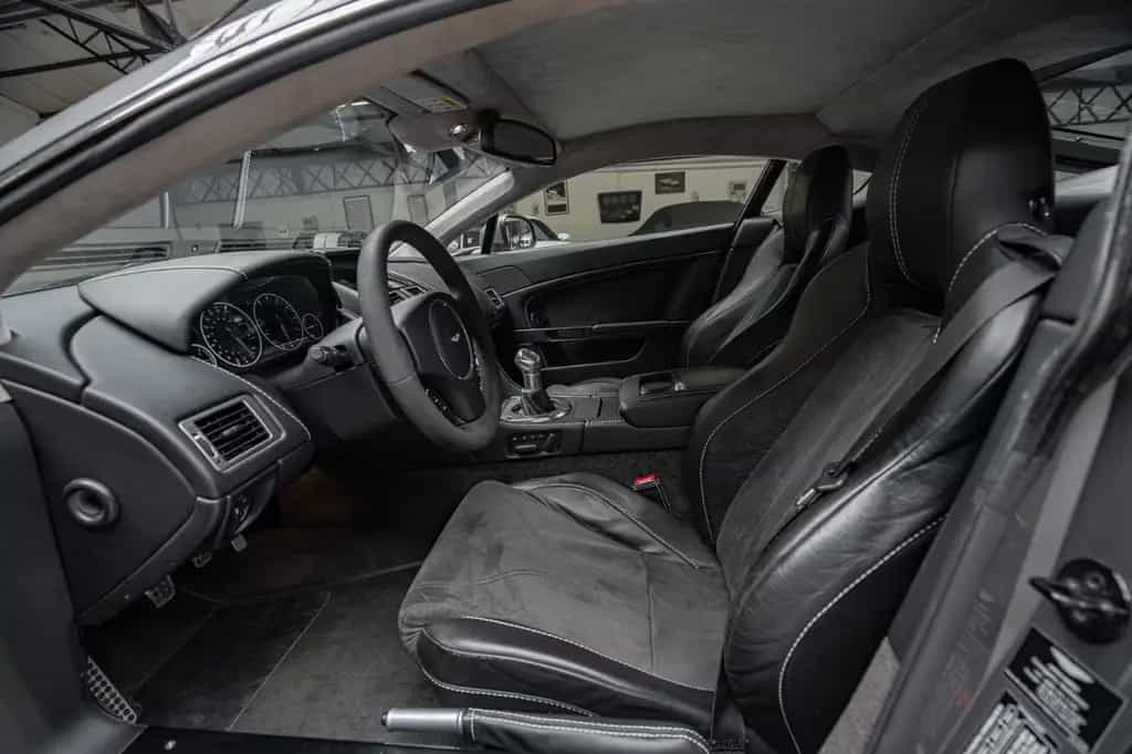 Aston Martin V12 Vantage *Manual / Aston Martin Service* 09/2009-photo-8