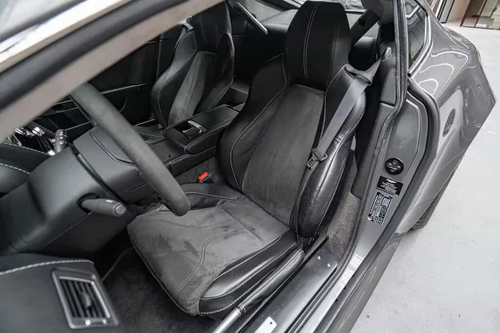 Aston Martin V12 Vantage *Manual / Aston Martin Service* 09/2009-photo-9