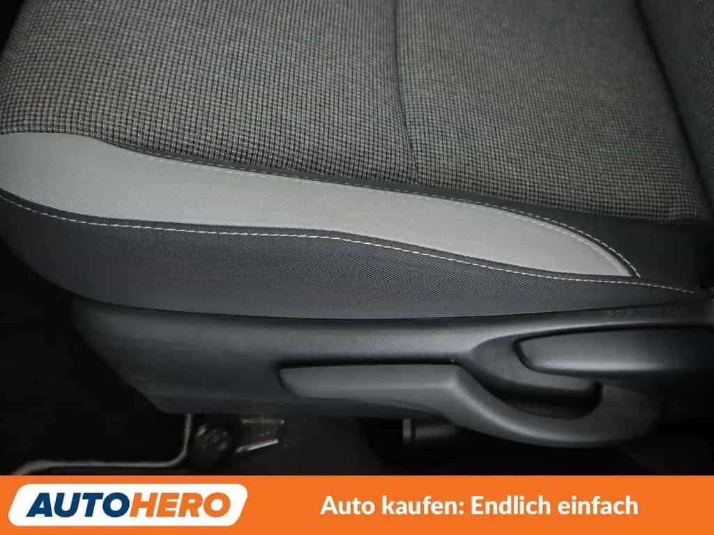 Toyota Yaris 1.5 Dual VVT-iE Y20 Club*NAVI*CAM*KLIMA* 03/2019-photo-29