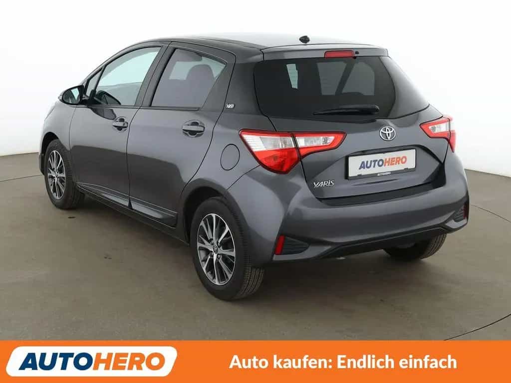 Toyota Yaris 1.5 Dual VVT-iE Y20 Club*NAVI*CAM*KLIMA* 03/2019-photo-3