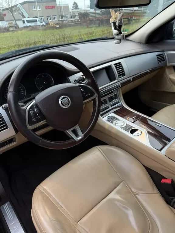 Jaguar XF 2012 Disel Luxury neu TUV!!! 03/2012-photo-2