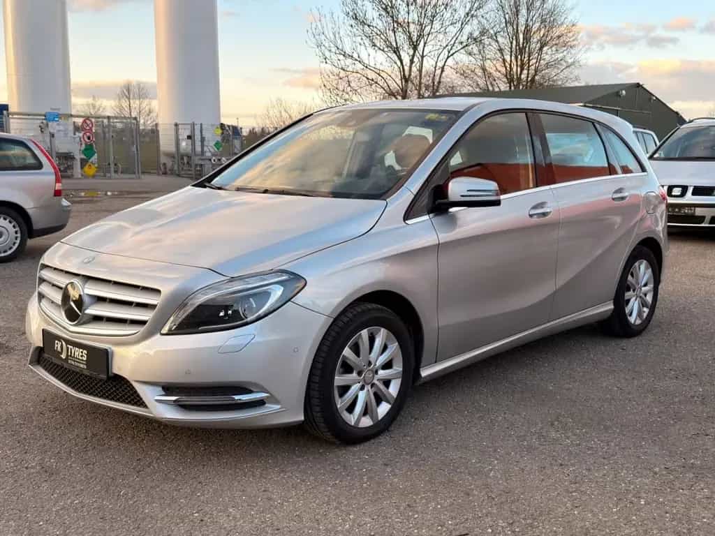 Mercedes-Benz B 180 *Automatik* AHK / Klima / SHZ / Service / 05/2013-photo-0