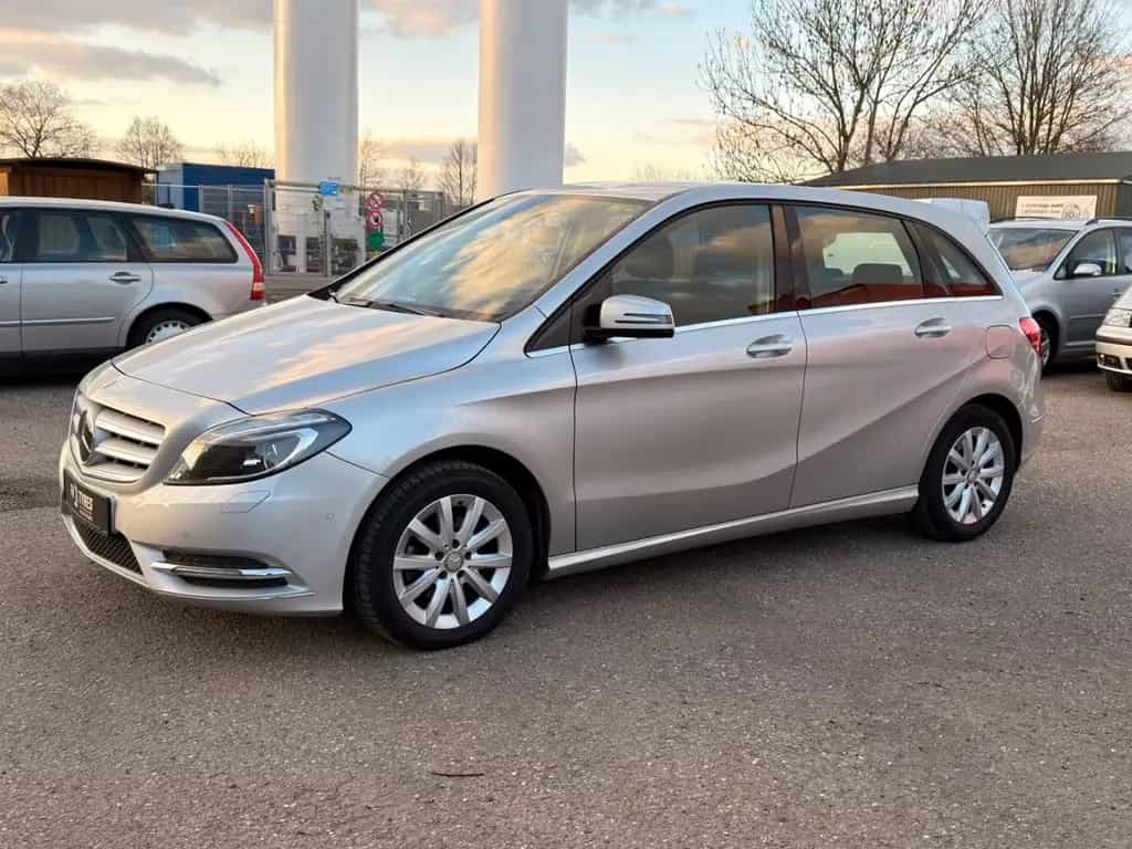 Mercedes-Benz B 180 *Automatik* AHK / Klima / SHZ / Service / 05/2013-photo-1