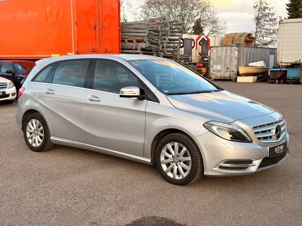 Mercedes-Benz B 180 *Automatik* AHK / Klima / SHZ / Service / 05/2013-photo-12