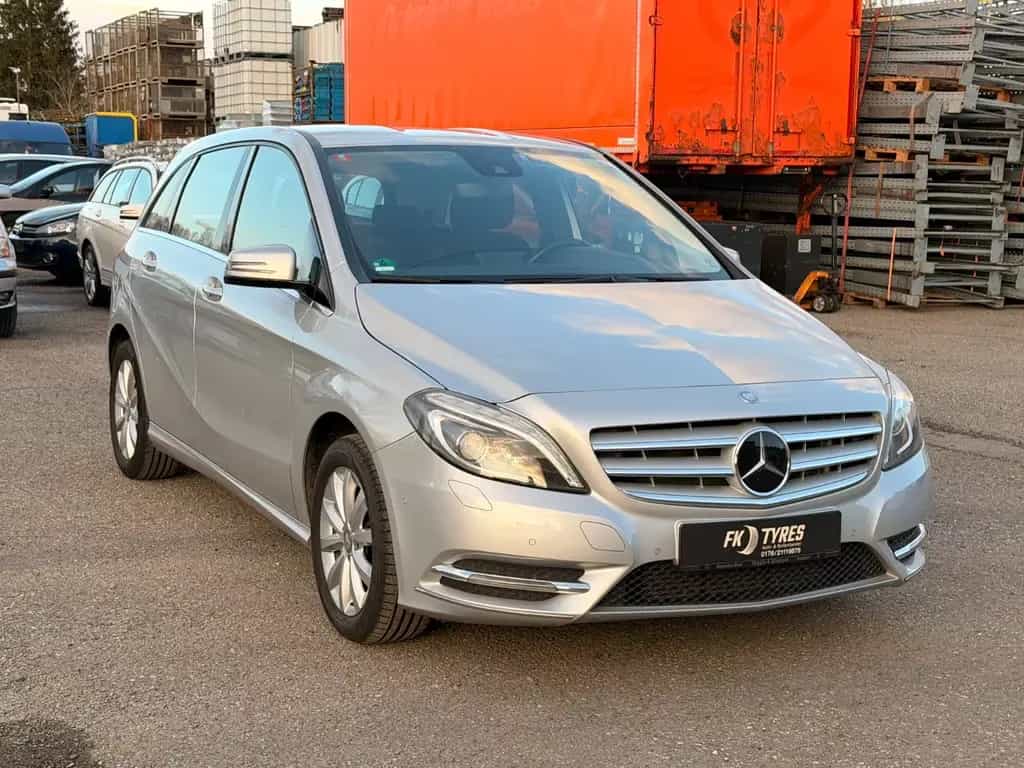 Mercedes-Benz B 180 *Automatik* AHK / Klima / SHZ / Service / 05/2013-photo-13