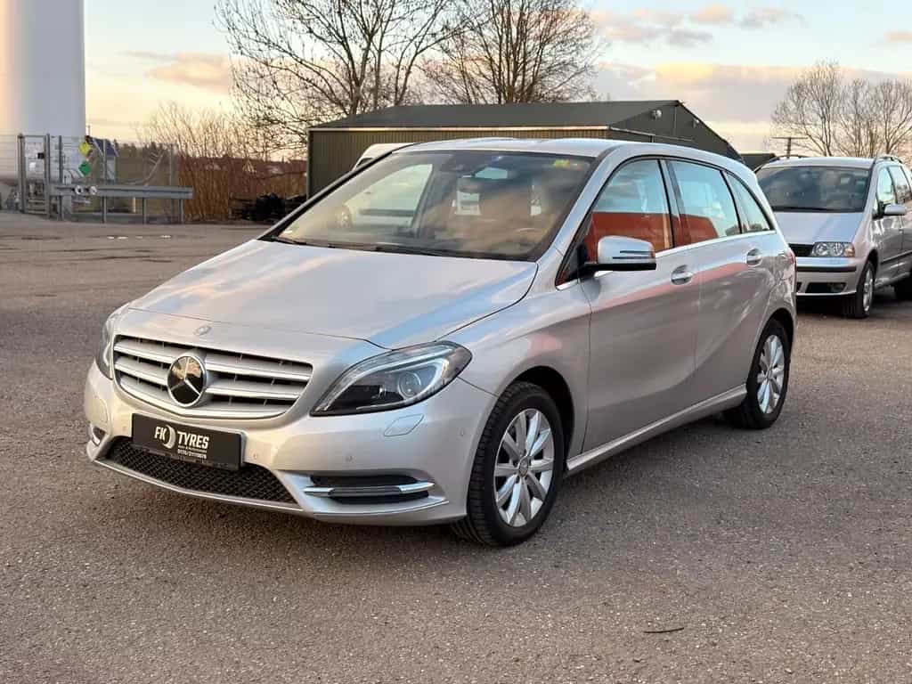 Mercedes-Benz B 180 *Automatik* AHK / Klima / SHZ / Service / 05/2013-photo-2