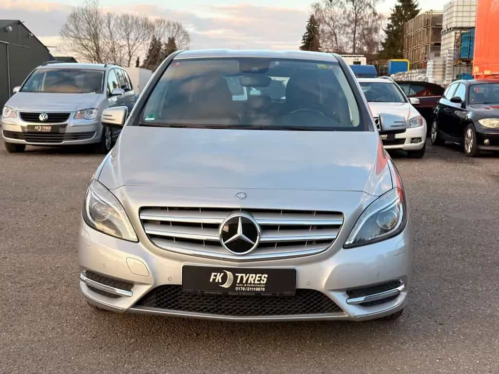 Mercedes-Benz B 180 *Automatik* AHK / Klima / SHZ / Service / 05/2013-photo-3