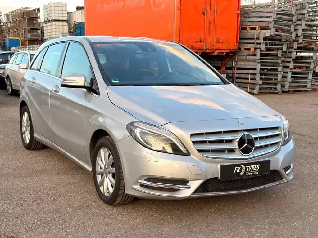 Mercedes-Benz B 180 *Automatik* AHK / Klima / SHZ / Service / 05/2013-photo-4