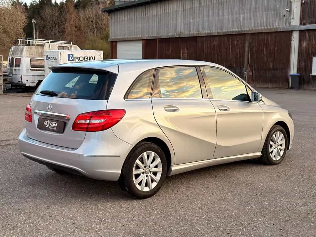 Mercedes-Benz B 180 *Automatik* AHK / Klima / SHZ / Service / 05/2013-photo-9