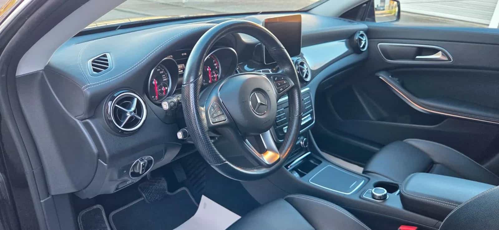Mercedes-Benz CLA-Class 180 Shooting Brake 12/2018-photo-13