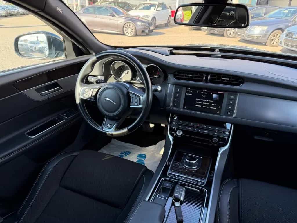 Jaguar XF 30d 300PS R-Sport Automatik Matric Head ACC 03/2017-photo-9