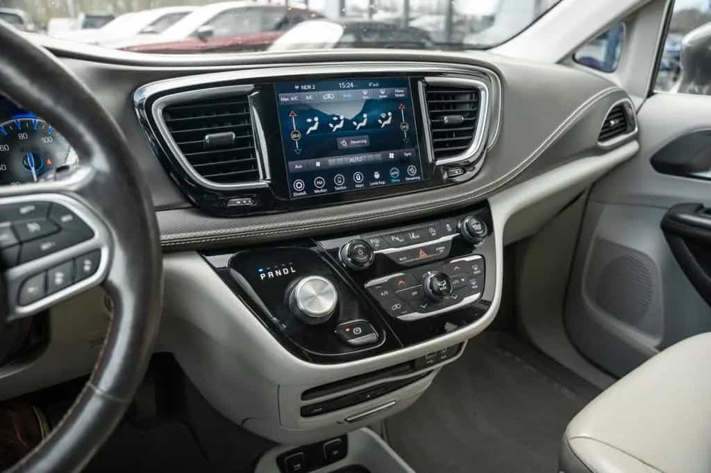 Chrysler Pacifica 3,6  TOURING L PLUS 6 SITZE LEDER ACC 07/2018-photo-17