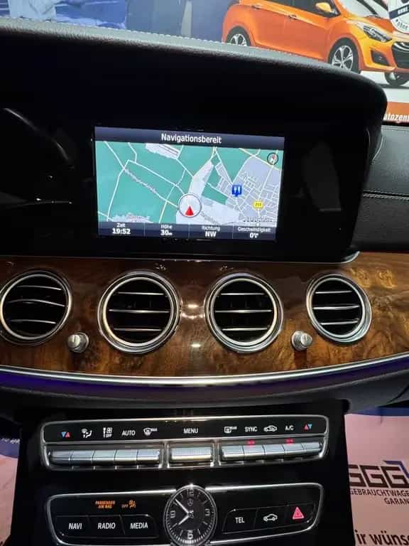Mercedes-Benz E-Class 200 E Limousine 2.0 CGI NAVI+KAMERA+LEDER 07/2016-photo-24