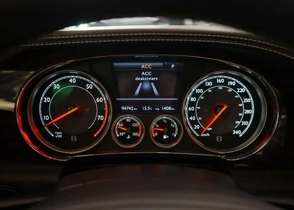 Bentley Flying Spur Mulliner v8 ACC Massage FondEntertai 03/2015-photo-23