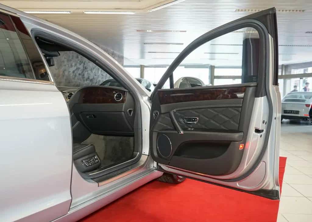 Bentley Flying Spur Mulliner v8 ACC Massage FondEntertai 03/2015-photo-32