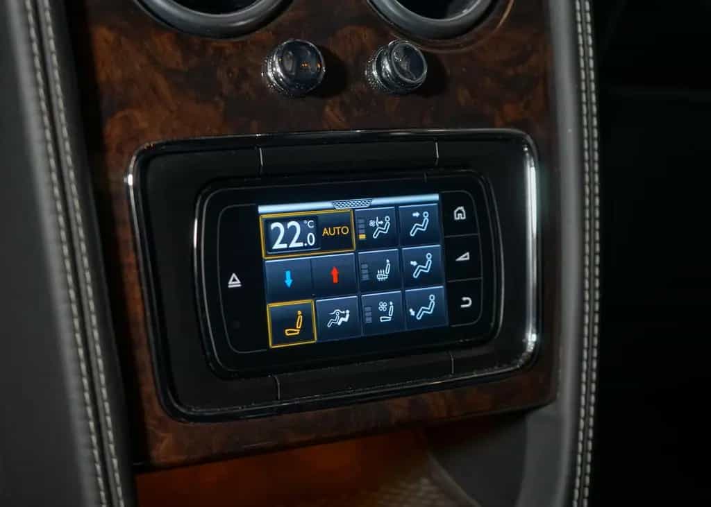 Bentley Flying Spur Mulliner v8 ACC Massage FondEntertai 03/2015-photo-37