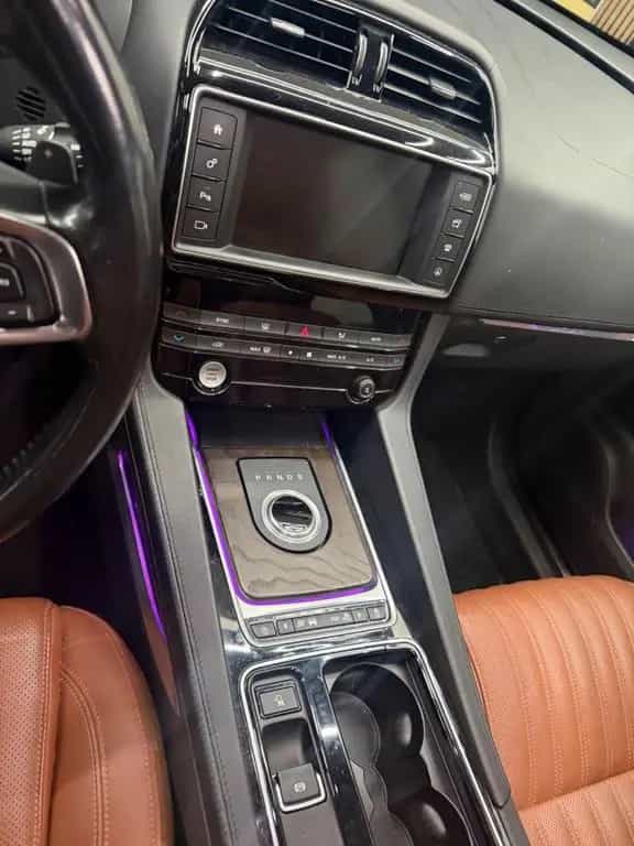 Jaguar F-Pace 2.0 D 240 CV AWD aut. Prestige 07/2018-photo-9