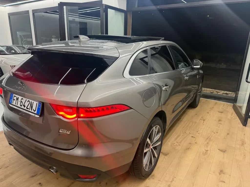 Jaguar F-Pace 2.0 D 240 CV AWD aut. Prestige 07/2018-photo-2