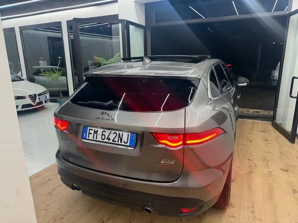 Jaguar F-Pace 2.0 D 240 CV AWD aut. Prestige 07/2018-photo-5