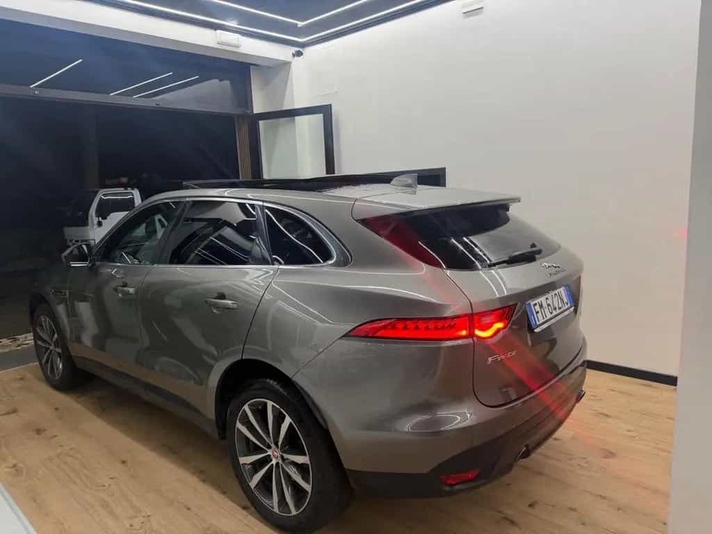 Jaguar F-Pace 2.0 D 240 CV AWD aut. Prestige 07/2018-photo-6