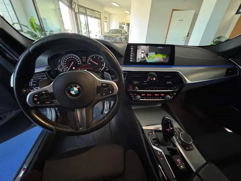 BMW - Serie 5 520 Touring Msport 01/2018-photo-11