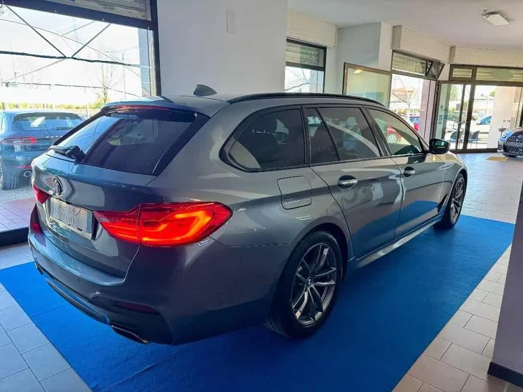 BMW - Serie 5 520 Touring Msport 01/2018-photo-3