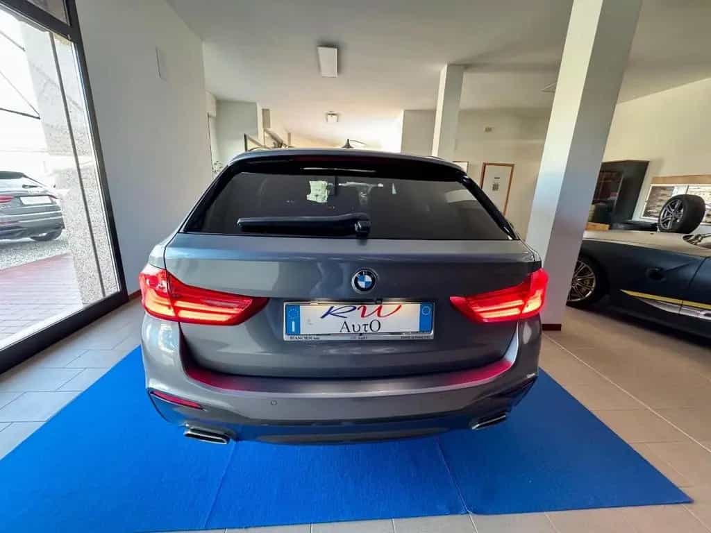 BMW - Serie 5 520 Touring Msport 01/2018-photo-5