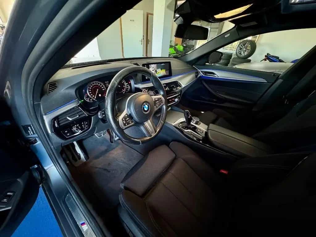 BMW - Serie 5 520 Touring Msport 01/2018-photo-8