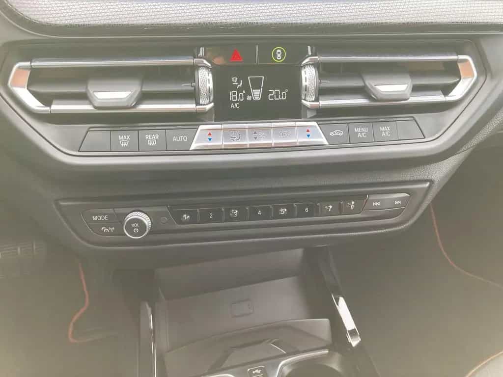 BMW 118 i SPORTLINE +LED+NAVI+KAMERA+TEMPOMAT+ 03/2020-photo-17