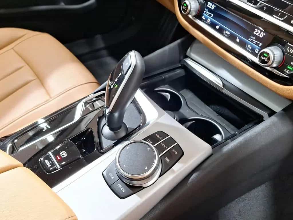 BMW 5 Series 520d xDrive Touring Standheizung Kamera HiFi 03/2023-photo-17
