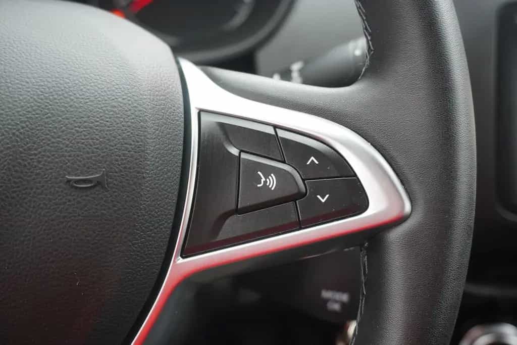 Dacia Duster TCe 125 Navi Kamera PDC Freisprechanlage 08/2018-photo-16