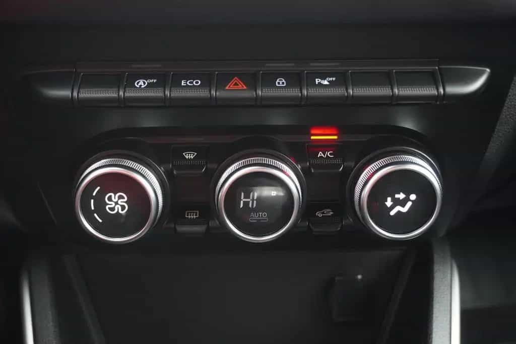 Dacia Duster TCe 125 Navi Kamera PDC Freisprechanlage 08/2018-photo-22