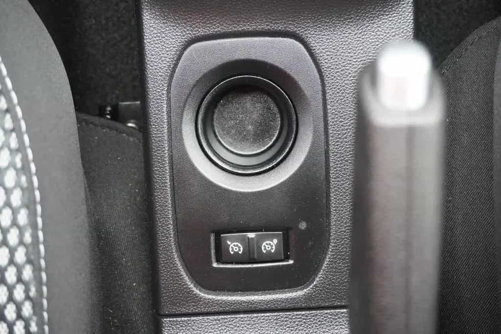 Dacia Duster TCe 125 Navi Kamera PDC Freisprechanlage 08/2018-photo-25