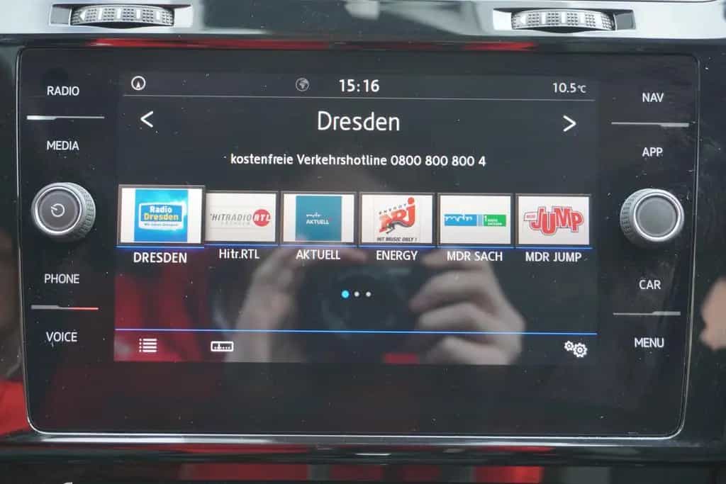 Volkswagen Golf VII Variant 1.5TSI Highline LED AHK Kamera 06/2018-photo-13