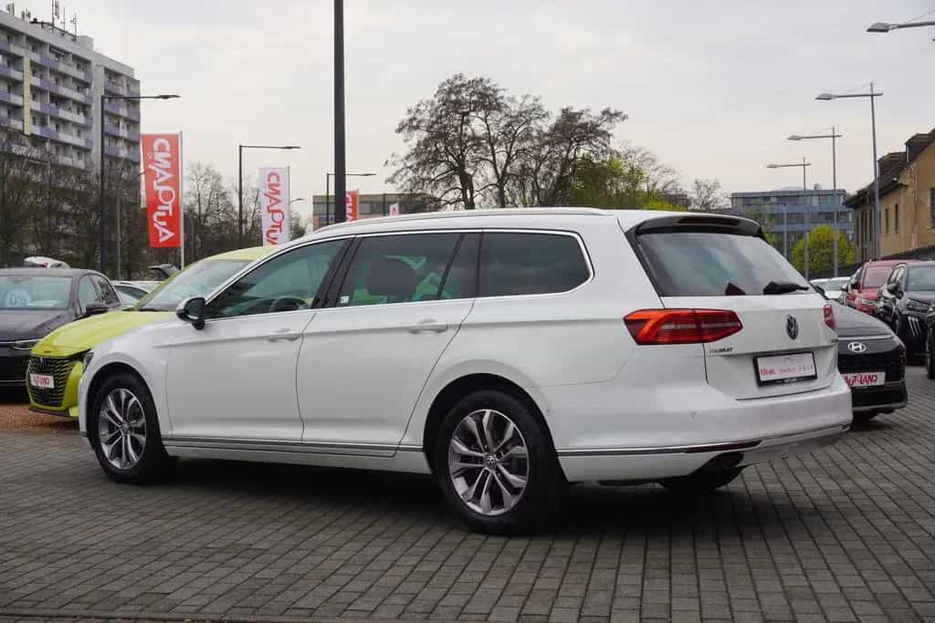 Volkswagen Passat Variant Passat 1.8 TSI Variant Highline LED ACC Tempomat 01/2017-photo-3