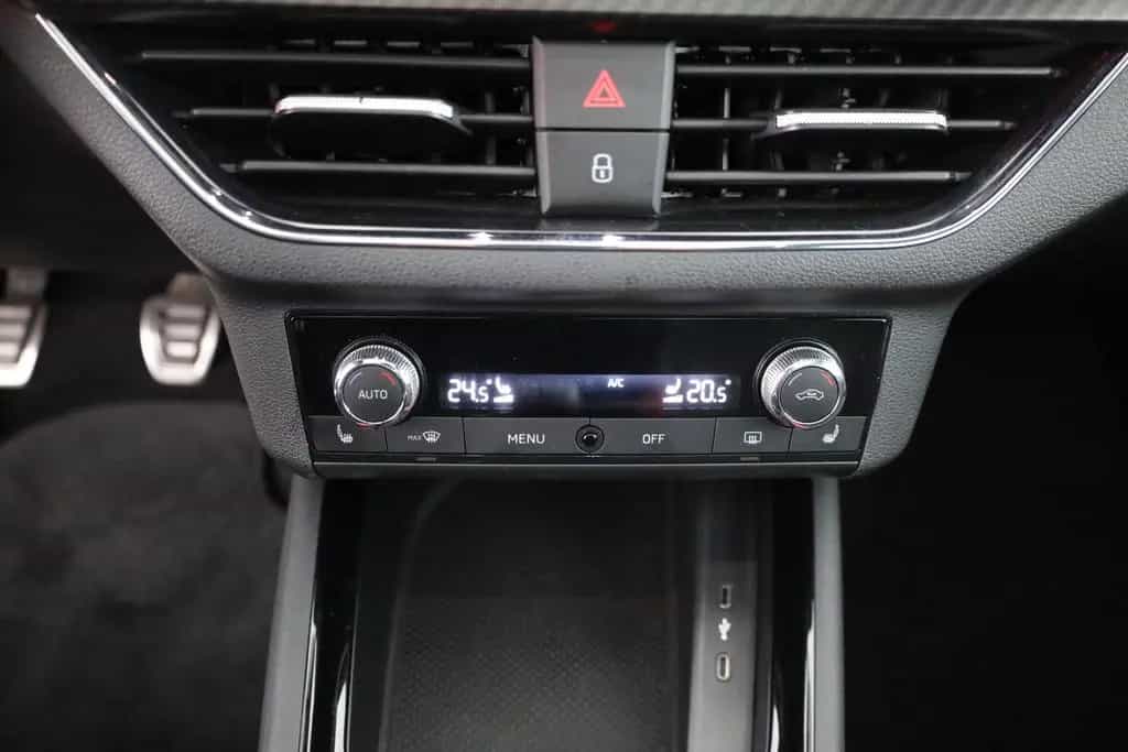 Skoda Scala 1.5 TSI Monte Carlo LED Navi Panorama PDC 04/2021-photo-11