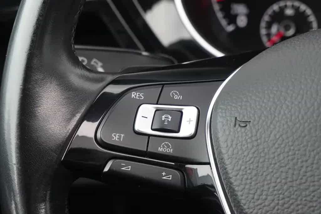 Volkswagen Touran 1.4 TSI DSG Sound LED AHK Navi 7-Sitzer 03/2018-photo-13