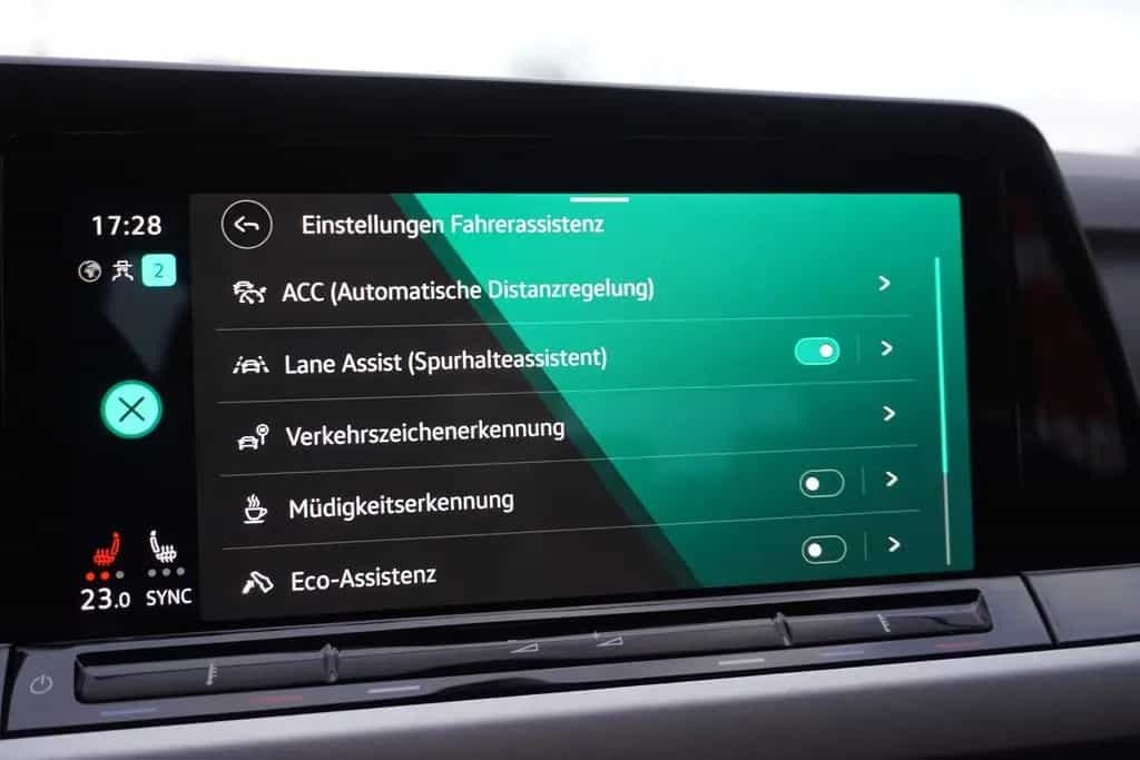 Volkswagen Golf VIII 2.0 TDI Life DSG LED Navi Standheizung 09/2020-photo-23