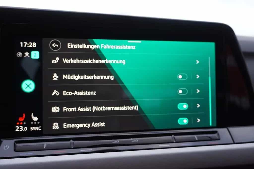 Volkswagen Golf VIII 2.0 TDI Life DSG LED Navi Standheizung 09/2020-photo-24