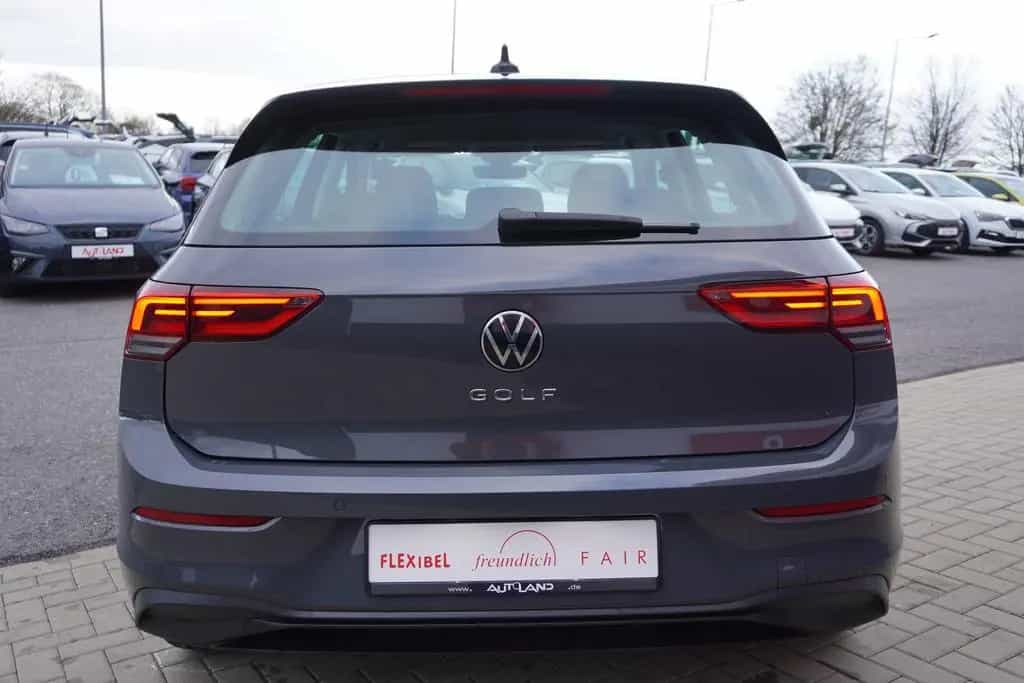 Volkswagen Golf VIII 2.0 TDI Life DSG LED Navi Standheizung 09/2020-photo-3