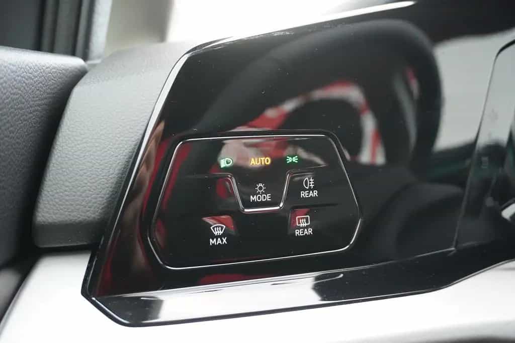 Volkswagen Golf VIII 2.0 TDI Life DSG LED Navi Standheizung 09/2020-photo-36