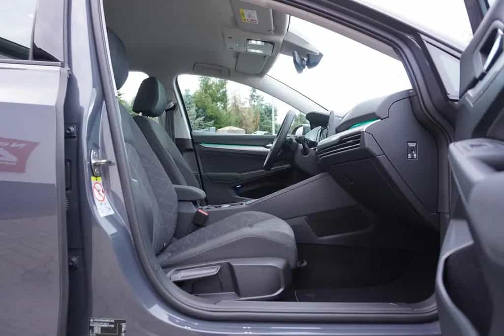 Volkswagen Golf VIII 2.0 TDI Life DSG LED Navi Standheizung 09/2020-photo-39