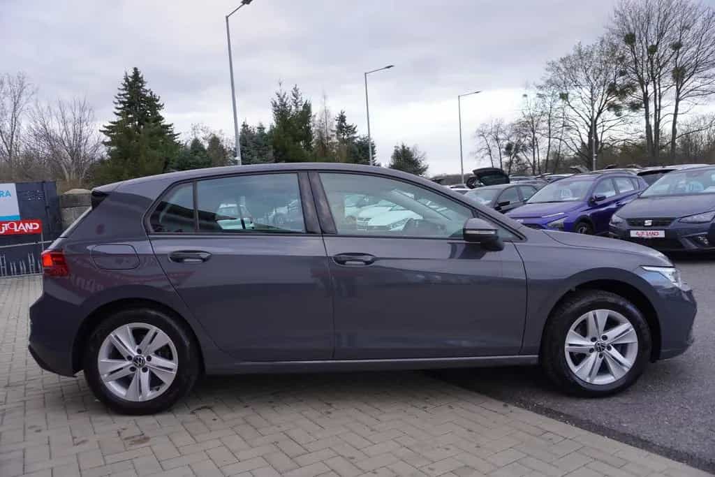 Volkswagen Golf VIII 2.0 TDI Life DSG LED Navi Standheizung 09/2020-photo-4