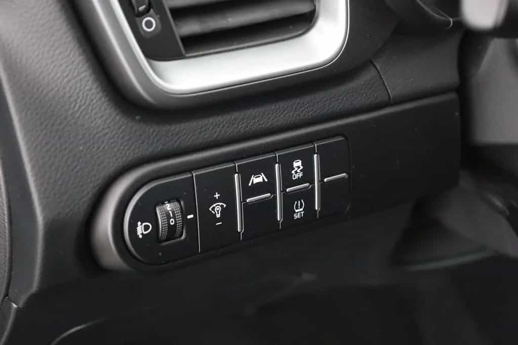Kia XCeed 1.6 GDI Aut. LED Navi Kamera 03/2026-photo-19