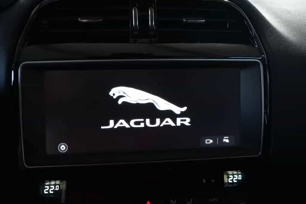 Jaguar F-Pace 3.0 AWD Prestige Panorama Navi Standheizu 09/2016-photo-16